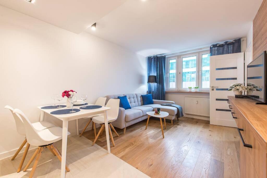 Rondo Onz P&O Serviced Apartments ワルシャワ エクステリア 写真