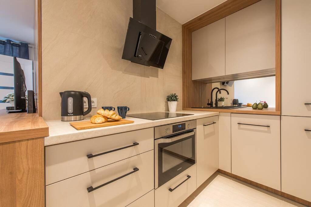 Rondo Onz P&O Serviced Apartments ワルシャワ エクステリア 写真