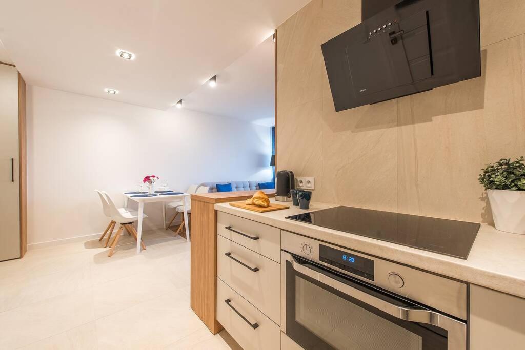 Rondo Onz P&O Serviced Apartments ワルシャワ エクステリア 写真